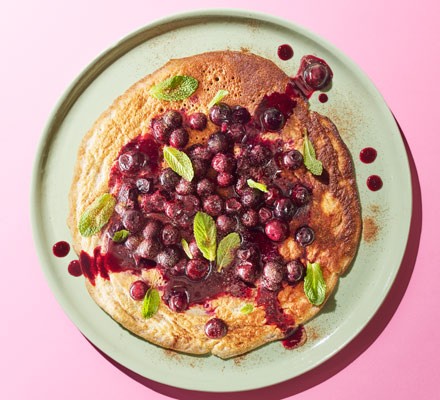 Banana & cinnamon pancakes with blueberry compote recipe 