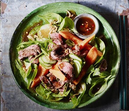 Seared beef & papaya salad with tamarind soy dressing recipe