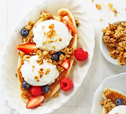 Breakfast banana split recipe 