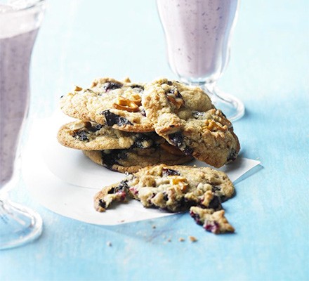 Blueberry & pretzel cookies recipe 