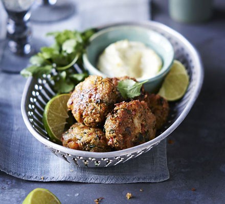 Spiced crab cakes with lemon & lime aïoli recipe 