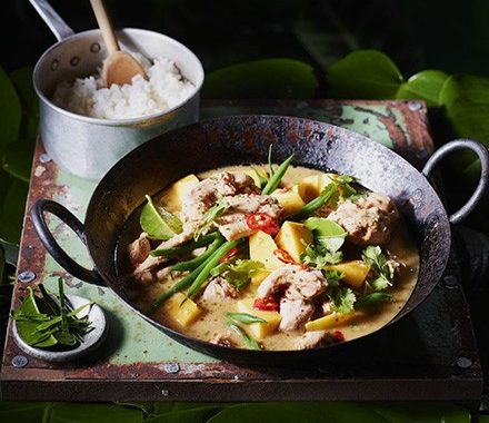 Chicken curry with lime leaf, lemongrass & mango recipe