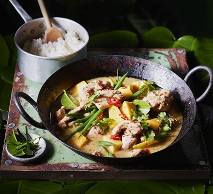 Chicken curry with lime leaf, lemongrass & mango recipe 