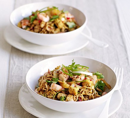Spiced Singapore noodles with cauliflower, chicken & prawns recipe 