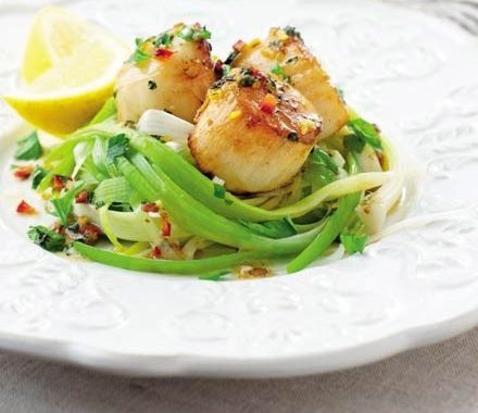 Seared scallops with leeks & lemon chilli butter recipe