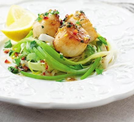 Seared scallops with leeks & lemon chilli butter recipe 
