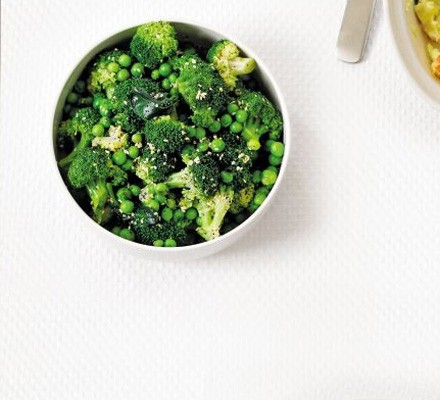 Broccoli & peas with sesame seeds, soy & honey recipe 