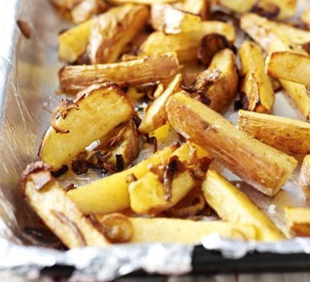 Chunky chips with caramelised onion & garlic recipe 
