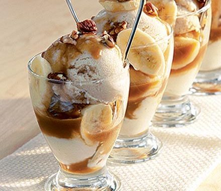 Banana ice sundaes with fudge sauce recipe