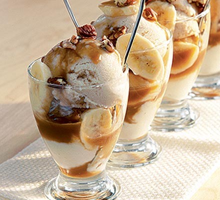 Banana ice sundaes with fudge sauce recipe 