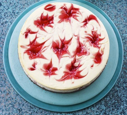Rhubarb ripple & gingerbread cheesecake recipe 