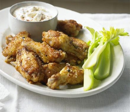 Buffalo wings with blue cheese dip recipe