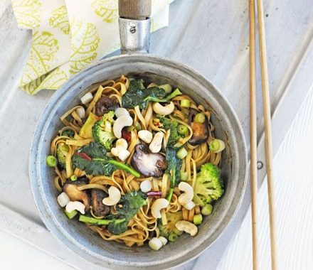 Spicy mushroom & broccoli noodles recipe