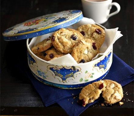 Macadamia & cranberry American cookies recipe