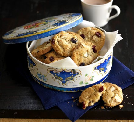 Macadamia & cranberry American cookies recipe 