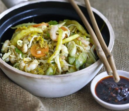 Singapore noodles with shrimps & Chinese cabbage recipe