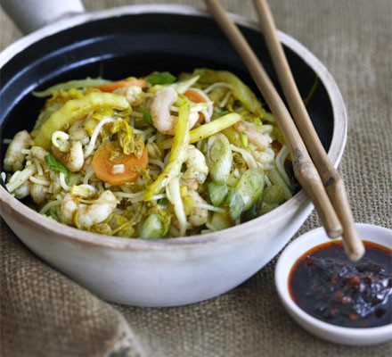 Singapore noodles with shrimps & Chinese cabbage recipe 