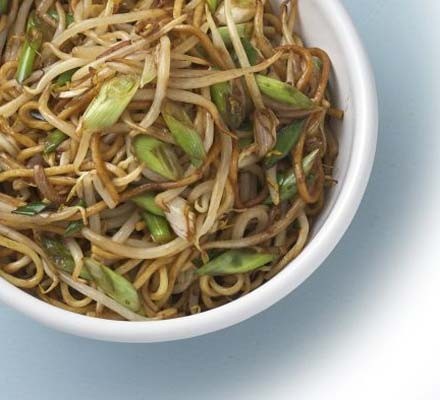 Stir-fried noodles & beansprouts recipe 