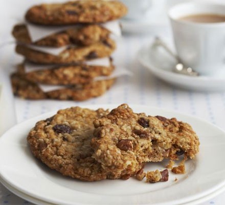 Maple, pecan & raisin oaty cookies recipe 