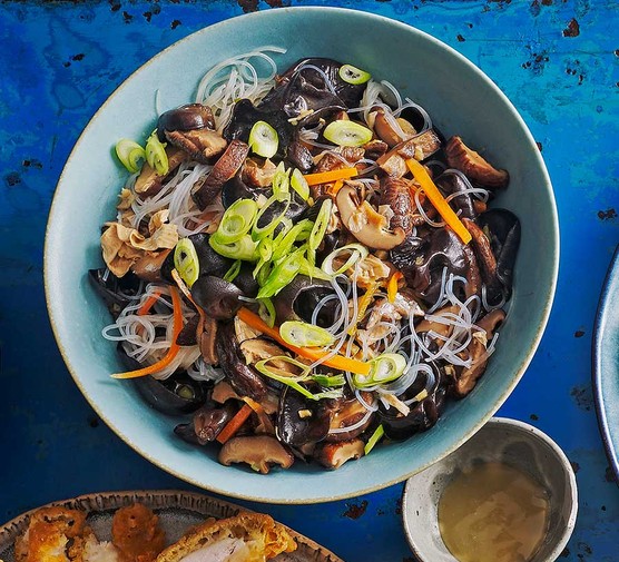 One-pot glass noodles &amp; braised Chinese mushrooms recipe 