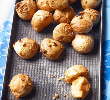 Brazilian cheese bread - pão de queijo recipe 