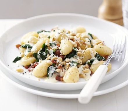 Gnocchi with pancetta, spinach & Parmesan cream recipe