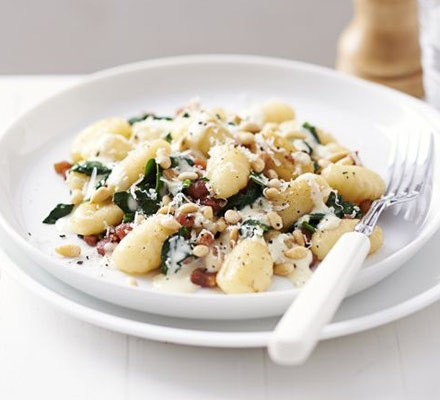 Gnocchi with pancetta, spinach & Parmesan cream recipe 