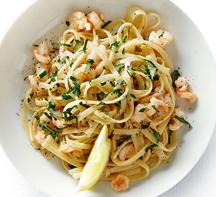 Linguine with garlic butter prawns recipe 