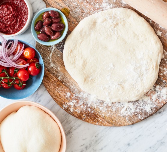 Pizza dough recipe (with video) 