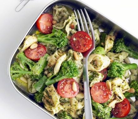 Tortellini with pesto & broccoli recipe