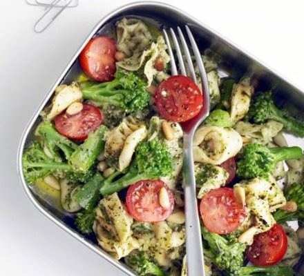 Tortellini with pesto & broccoli recipe 