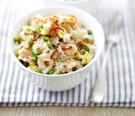 Egg fried rice with prawns & peas recipe