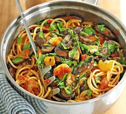 Spicy spaghetti with garlic mushrooms recipe 