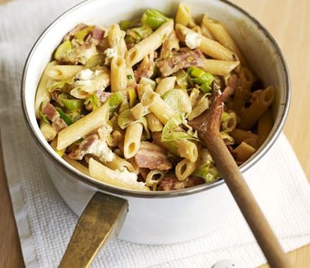 Cheesy leek & bacon pasta recipe