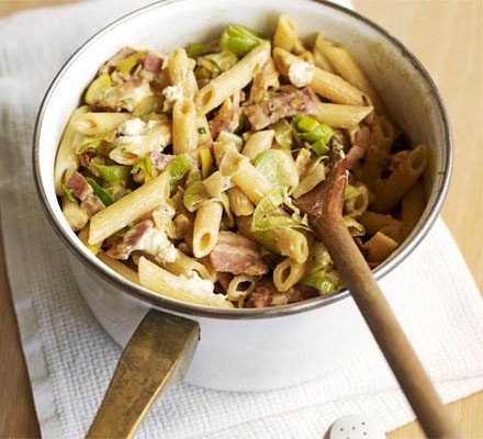 Cheesy leek & bacon pasta recipe 