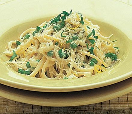 Spaghetti with lemon, Parmesan & peas recipe