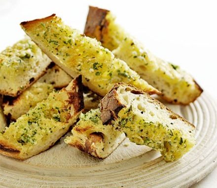Garlic bread recipe (with video)