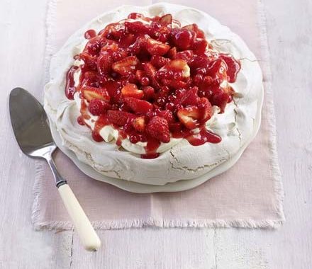 Strawberry Pavlova recipe (with video)