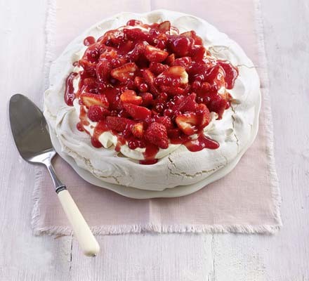 Strawberry Pavlova recipe (with video) 