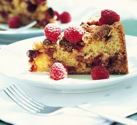 Raspberry & amaretti crunch cake recipe 