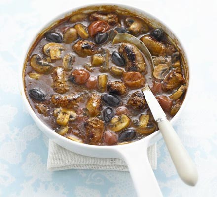 Sausages with oregano, mushrooms & olives recipe 