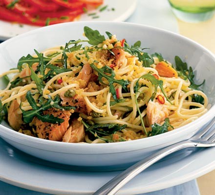 Spaghetti with hot-smoked salmon, rocket & capers recipe 