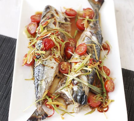 Mackerel with sizzled garlic, ginger & tomatoes recipe 