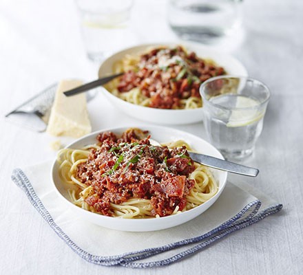 Spaghetti Bolognese with salami & basil recipe 