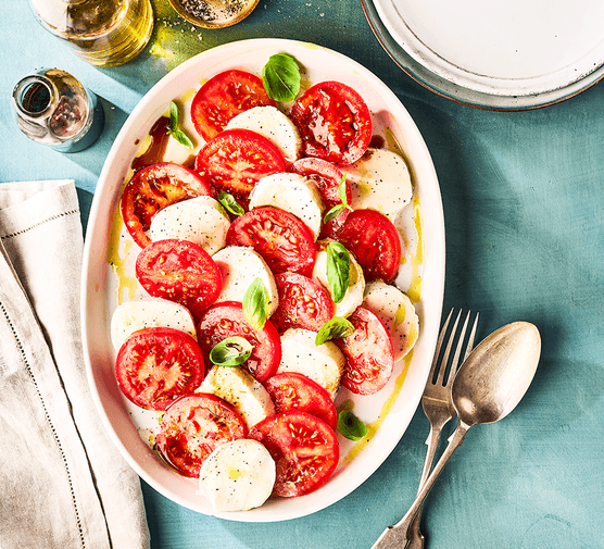 Caprese salad (tomato and mozzarella salad) recipe 