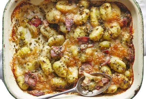 Baked gnocchi with kale pesto & ham recipe