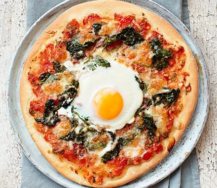 Eggs Florentine pizza recipe
