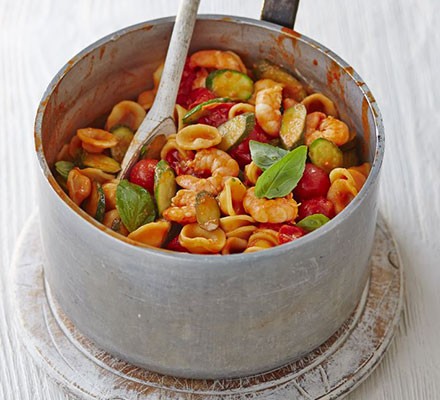 Creamy tomato, courgette & prawn pasta recipe 