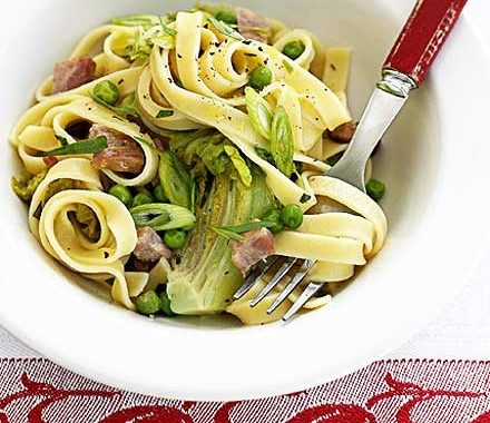 Tagliatelle with fresh peas & bacon recipe