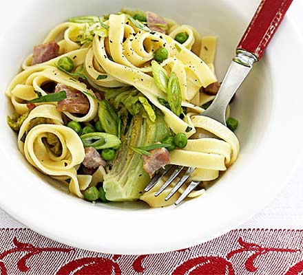 Tagliatelle with fresh peas & bacon recipe 